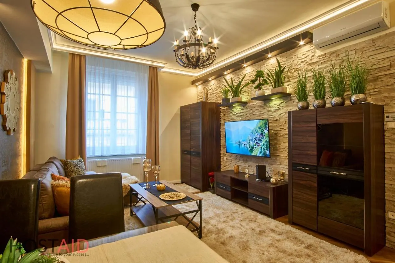 R7 Design Apartment - Hostaid Budapest