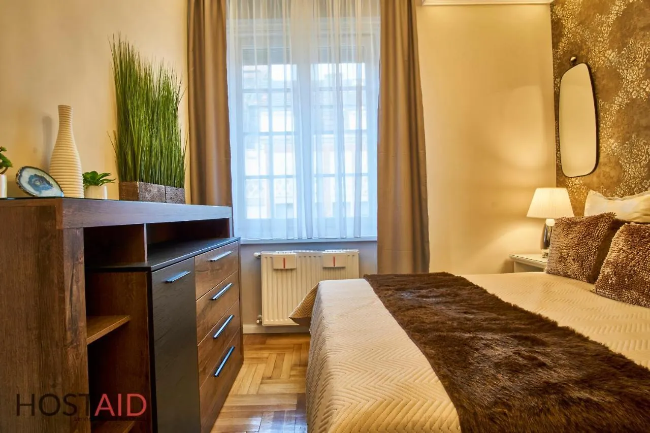R7 Design Apartment - Hostaid Budapest