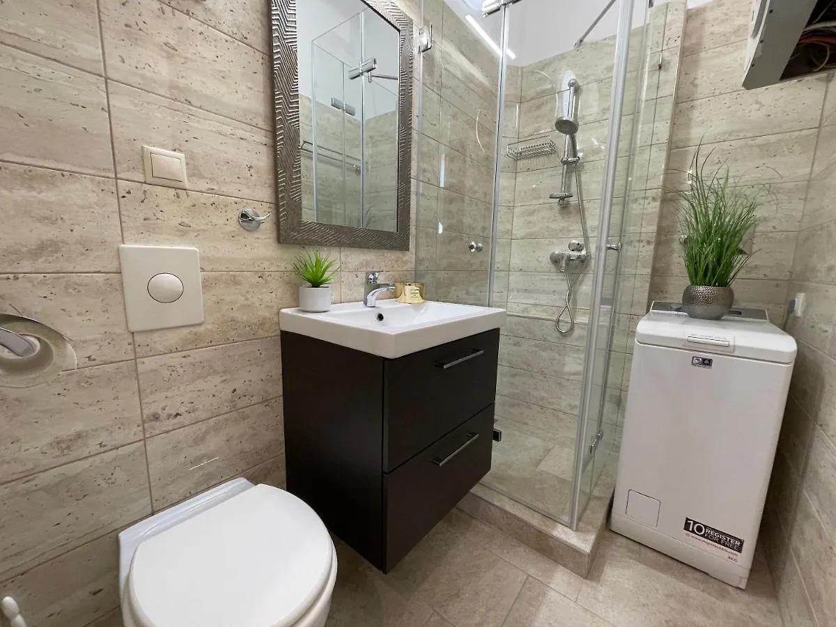 R7 Design Apartment - Hostaid Budapest